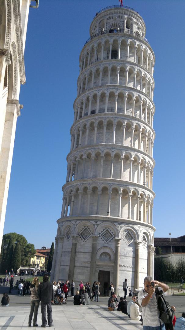 Torre inclinada em Pisa - Itália 3